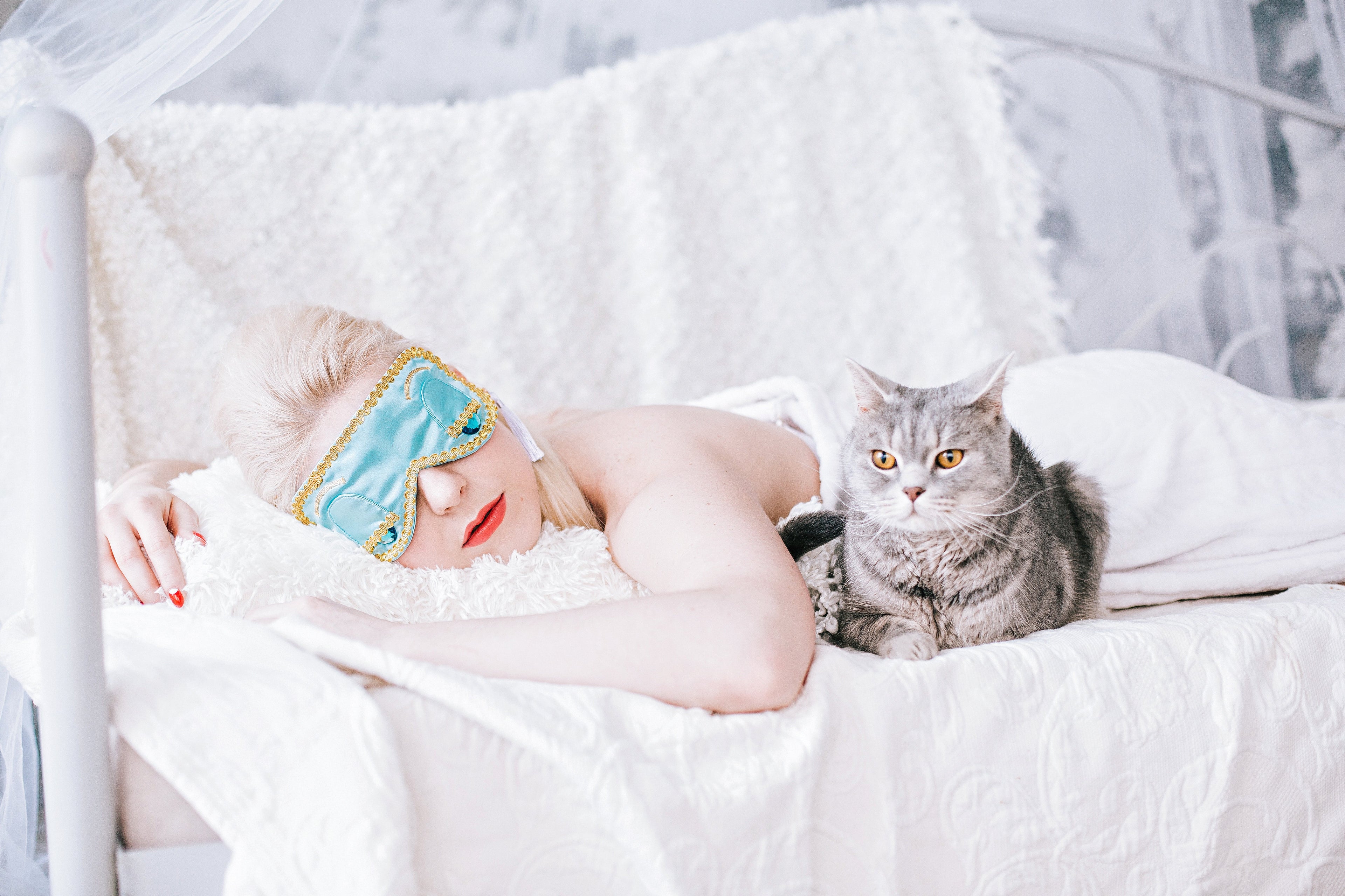 Audrey Inspired Sleep Mask: Iconic Style for Better Rest - Utopiat