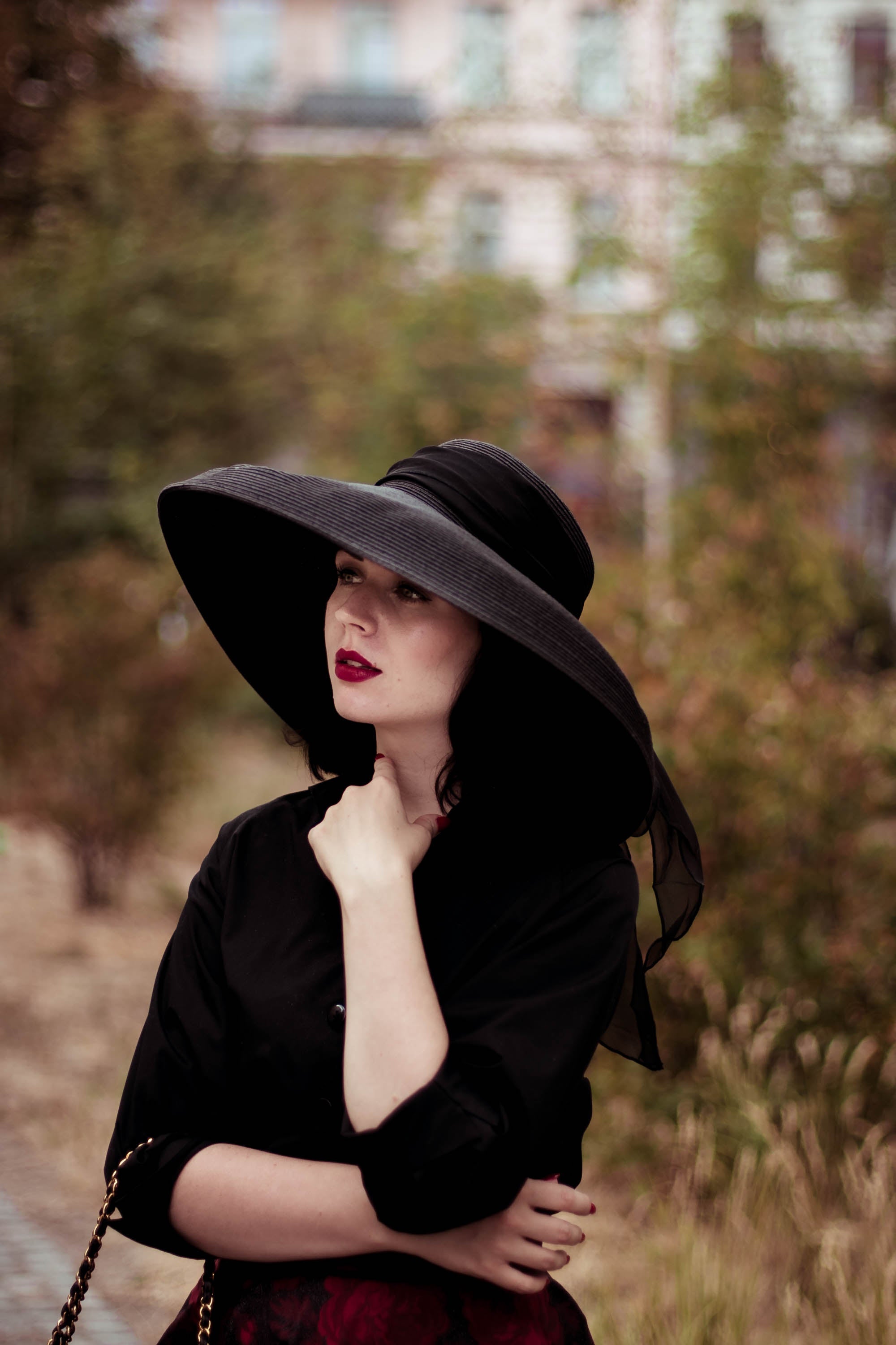 Premium Black Straw Hat – Holiday Elegance & Halloween Chic Large (Dramatic Glam) / Black Scarf